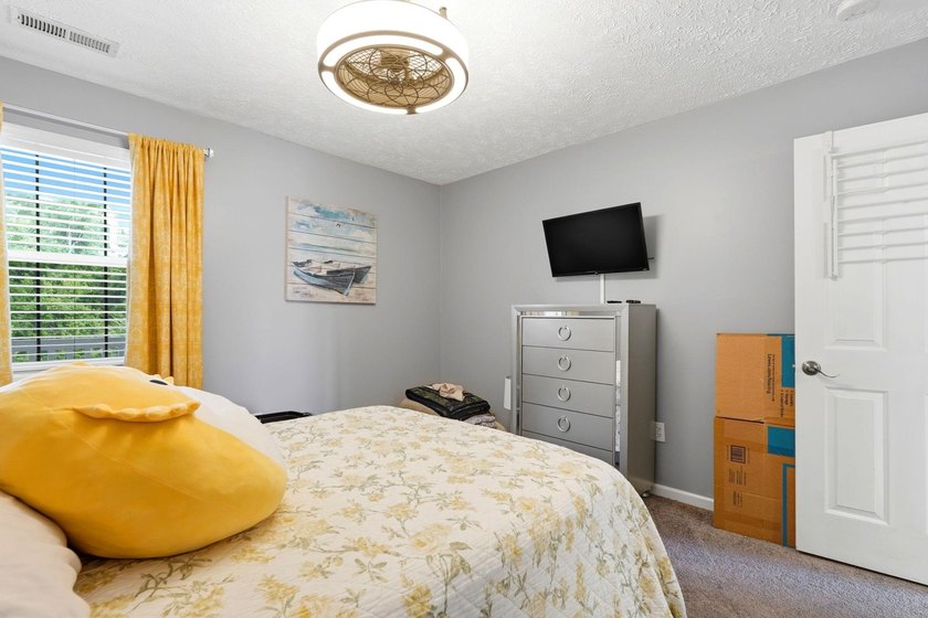 End-unit, top-floor two-bedroom, two-bathroom condo with a split - photo 30