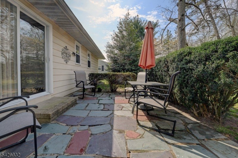 Step into easy living at 123 Columbine Circle, a beautifully - photo 10