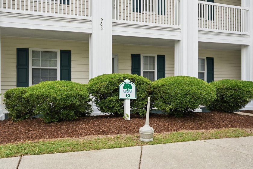 End-unit, top-floor two-bedroom, two-bathroom condo with a split - photo 41