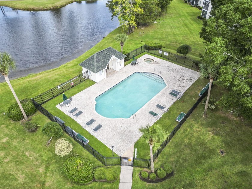End-unit, top-floor two-bedroom, two-bathroom condo with a split - photo 44