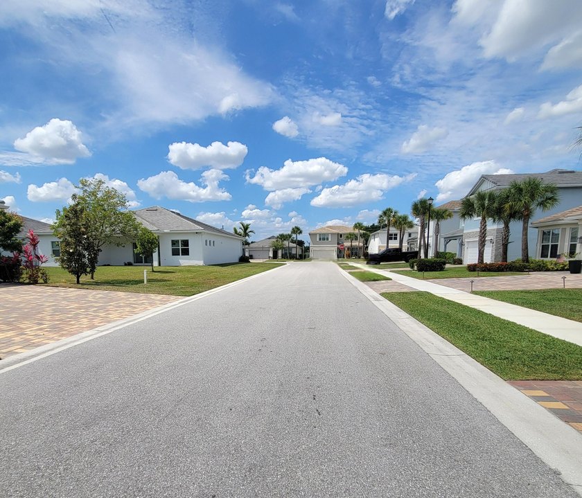 LOOK NO FURTHER THIS PRISTINE UPGRADED HOME SHOWS LIKE A MODEL - photo 7