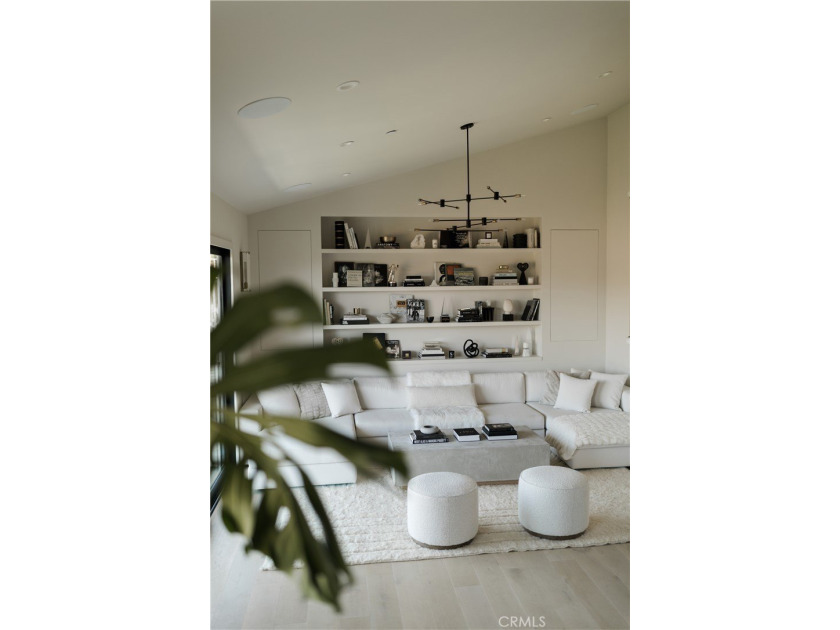 A one of a kind, warm and inviting custom Studio City hillside - photo 2