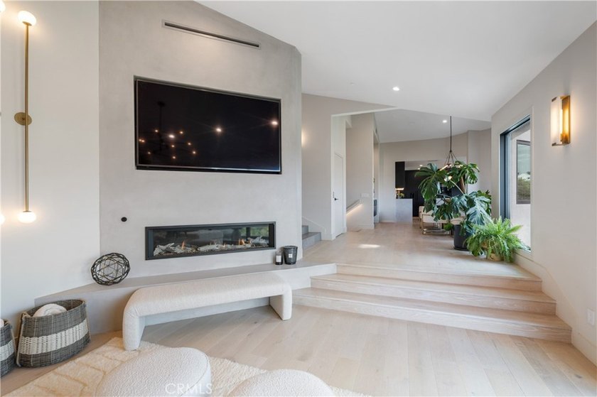 A one of a kind, warm and inviting custom Studio City hillside - photo 6