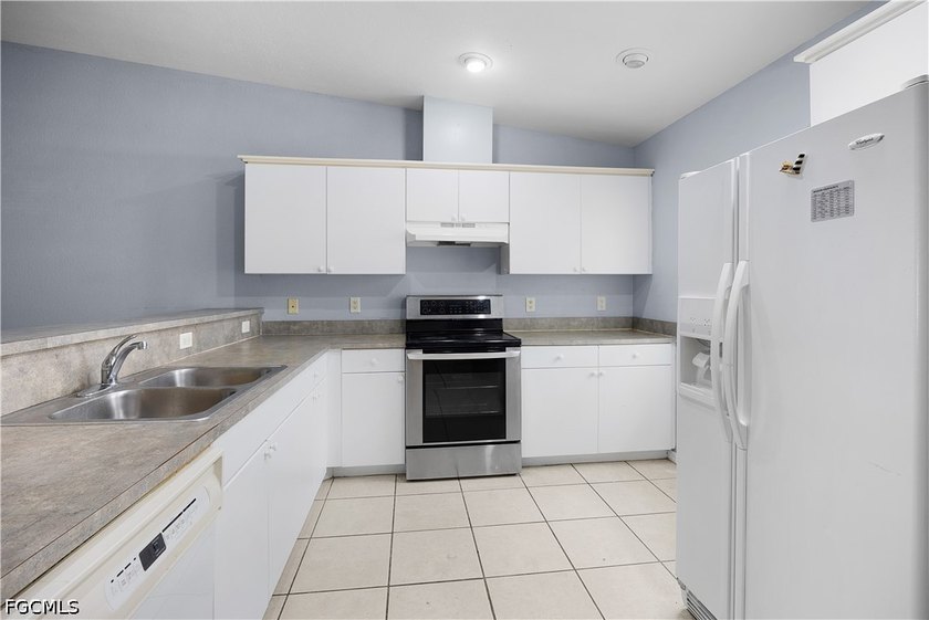 Spacious Duplex! 2 units with 1225 sq, feet each and 3 bedrooms - photo 4