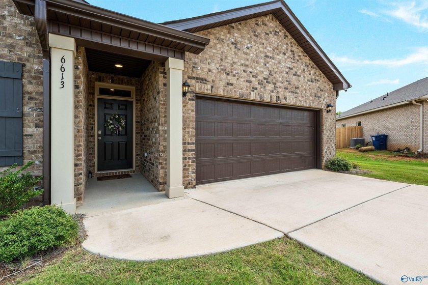 Great location near Research Park Blvd. Upgraded, 3 year old - photo 2