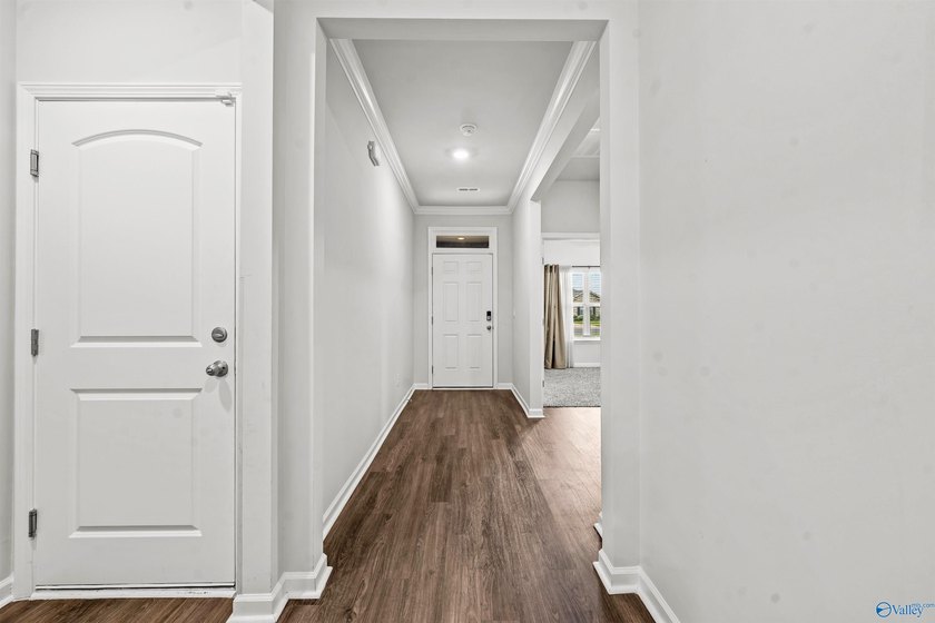 Great location near Research Park Blvd. Upgraded, 3 year old - photo 4