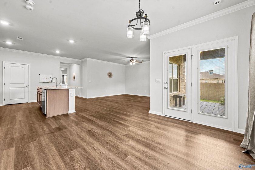 Great location near Research Park Blvd. Upgraded, 3 year old - photo 10