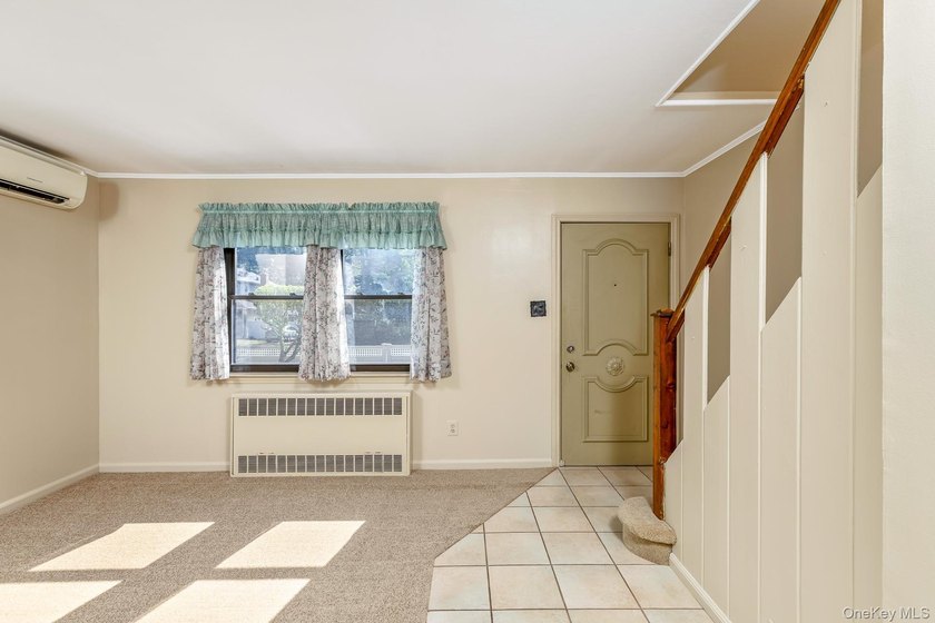 Welcome to this spacious and meticulously maintained home - photo 8