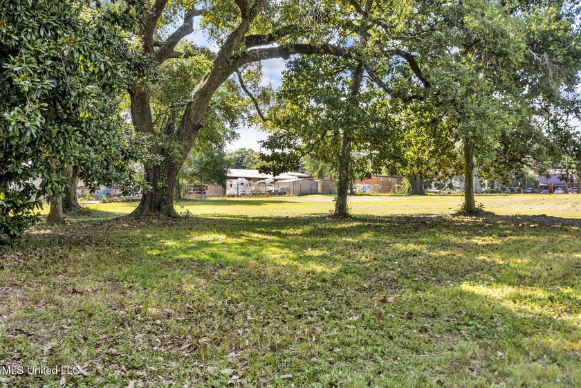 Cleared lot in the heart of Biloxi. At one time was the location - photo 7