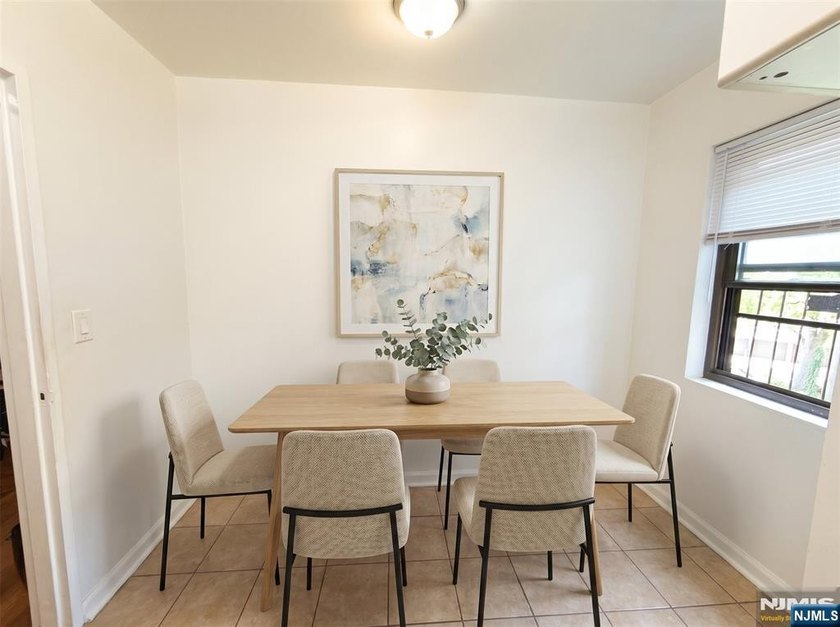 CALL BRANDON ESPER DIRECT FOR SHOWINGS. This spacious 1-bedroom - photo 8