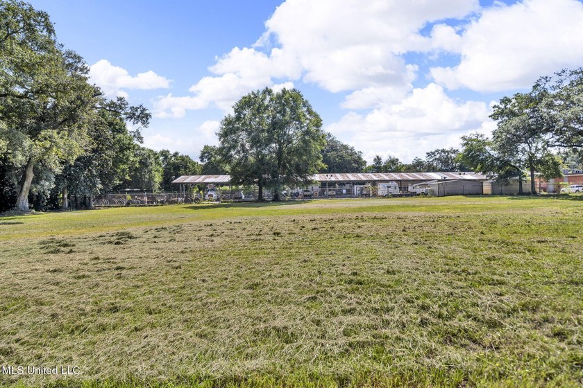 Cleared lot in the heart of Biloxi. At one time was the location - photo 10