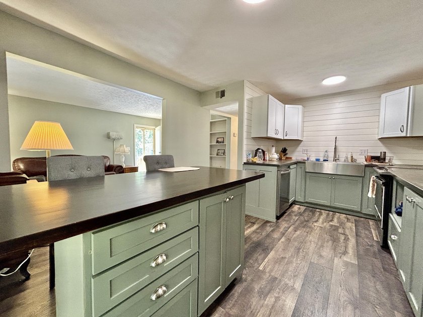 ESTATE SALE of this ground floor unit with or without - photo 12