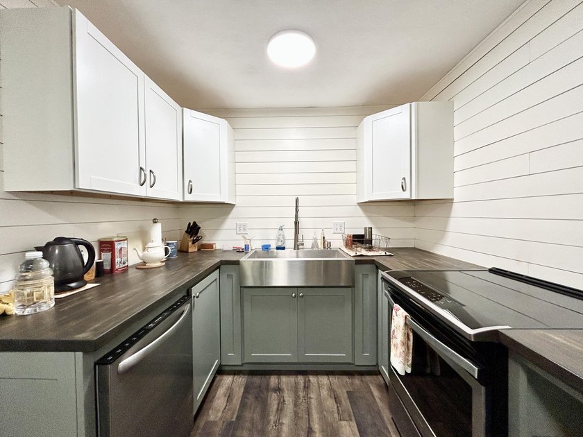 ESTATE SALE of this ground floor unit with or without - photo 13