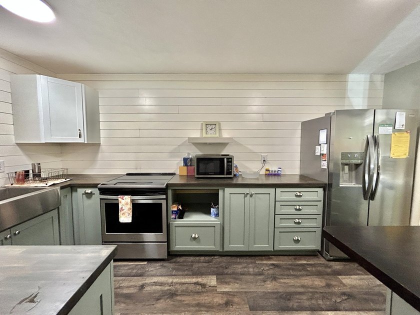 ESTATE SALE of this ground floor unit with or without - photo 14