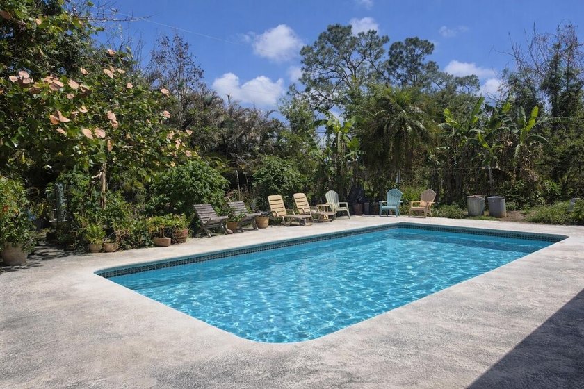 Open-Concept Pool Home with private 4th Bedroom suite No HOA! - photo 6