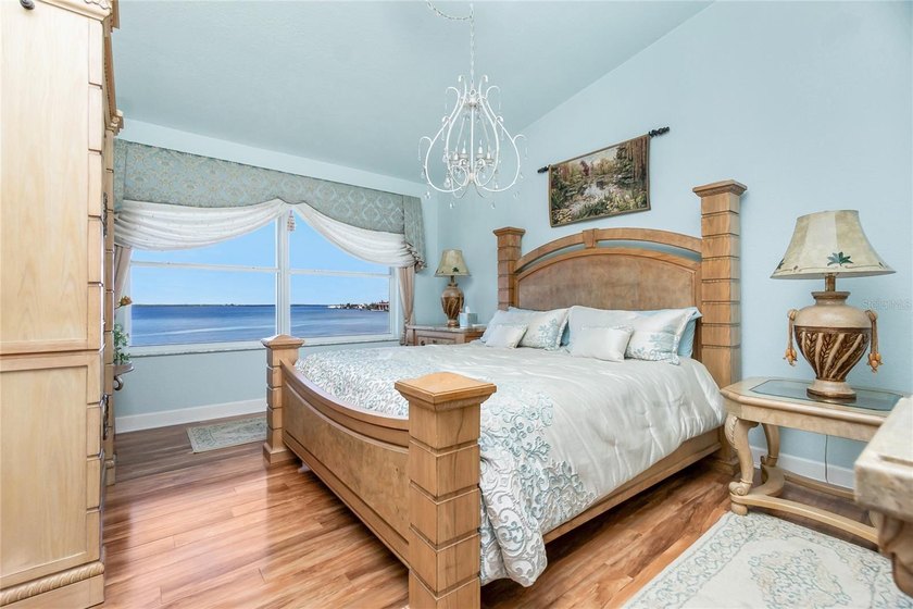 STUNNING 3 Bedroom, 2 Bathroom TOP FLOOR condo located in the - photo 33