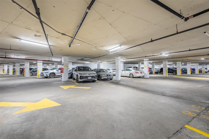 Beautiful high-floor 1-bedroom, 1-bath condo. This bright and - photo 6