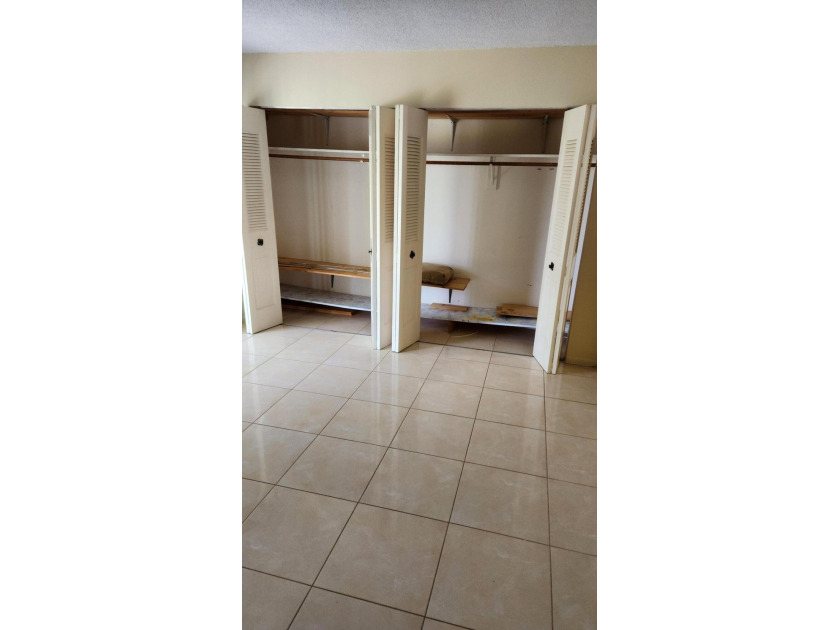 This 2nd floor 1 bedroom, 1 and a half bath, unit has upgraded - photo 8