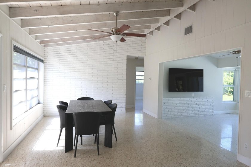 Cute, bright 3-bedroom, 2-bath single family home conveniently - photo 15