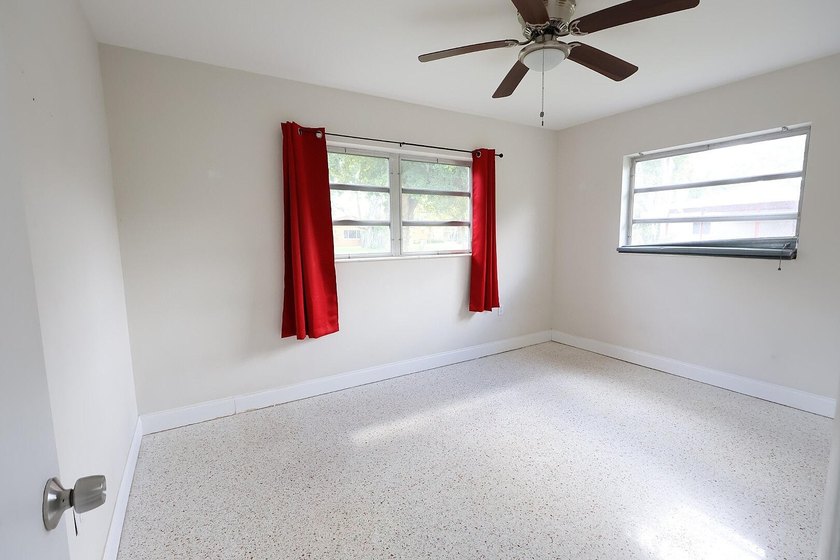 Cute, bright 3-bedroom, 2-bath single family home conveniently - photo 21