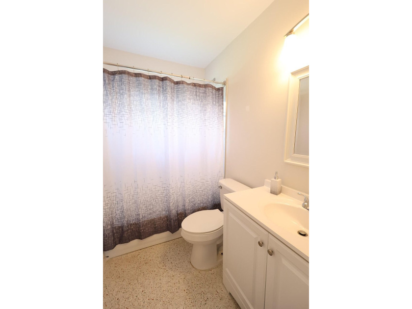 Cute, bright 3-bedroom, 2-bath single family home conveniently - photo 22