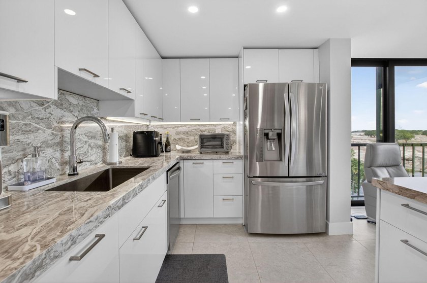 Rare Chance to own this UNRIVALED newly renovated large 2,126 - photo 28