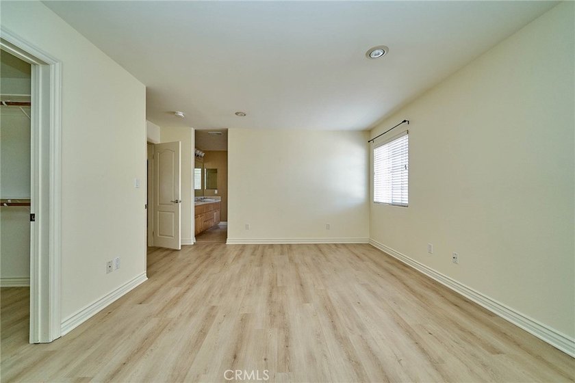 Welcome to this newer construction freestanding townhome in the - photo 21