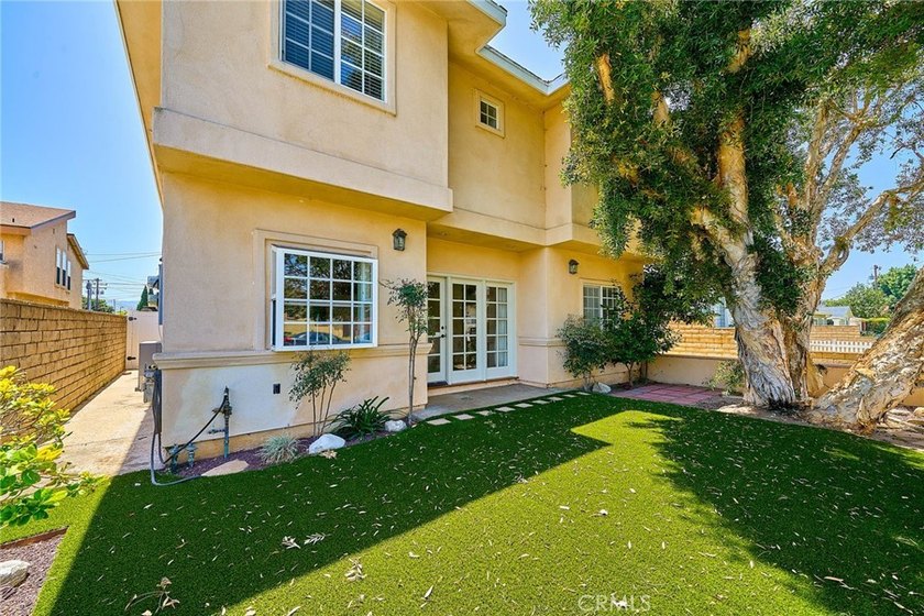 Welcome to this newer construction freestanding townhome in the - photo 29