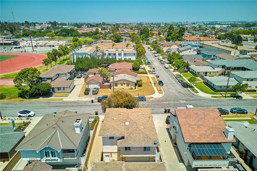 Welcome to this newer construction freestanding townhome in the - photo 35