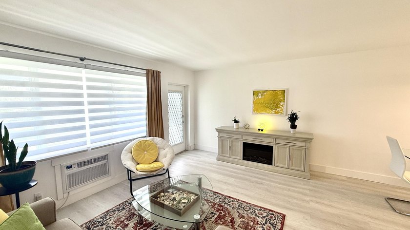 Upgraded Kitched &amp; Bath UnFurnished 1 BR 1 Bath, 585 SF - photo 3