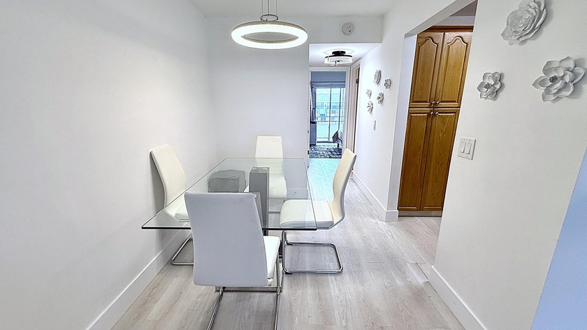 Upgraded Kitched &amp; Bath UnFurnished 1 BR 1 Bath, 585 SF - photo 7