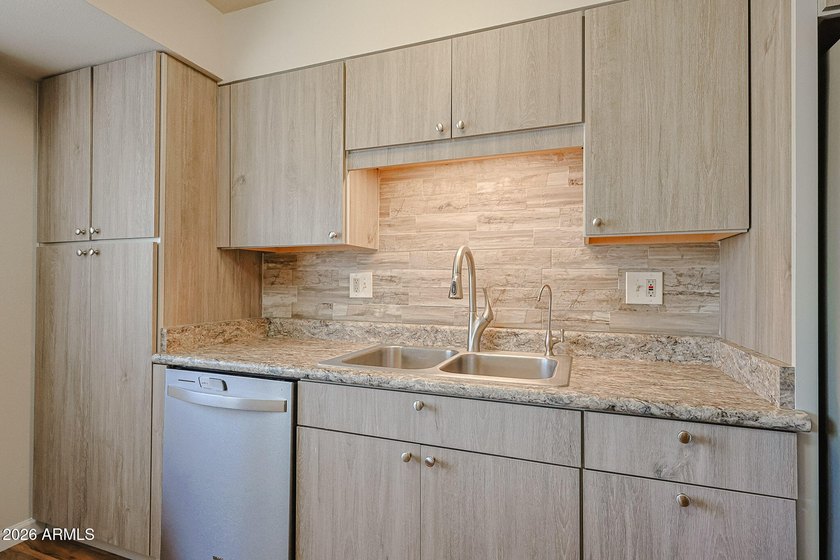 Move in ready Modified Woodbury with many updated features - photo 13