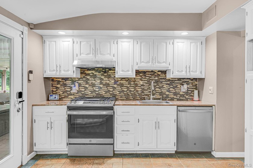 Welcome to 6 Mayflower Lane, an expanded wide-line hi-ranch - photo 8