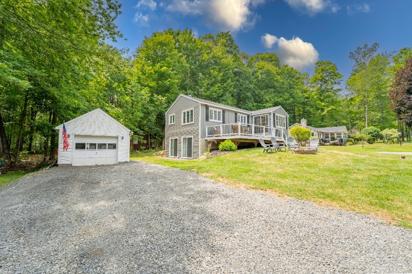 Fully remodeled, modern lake home with 10' lake access - photo 27