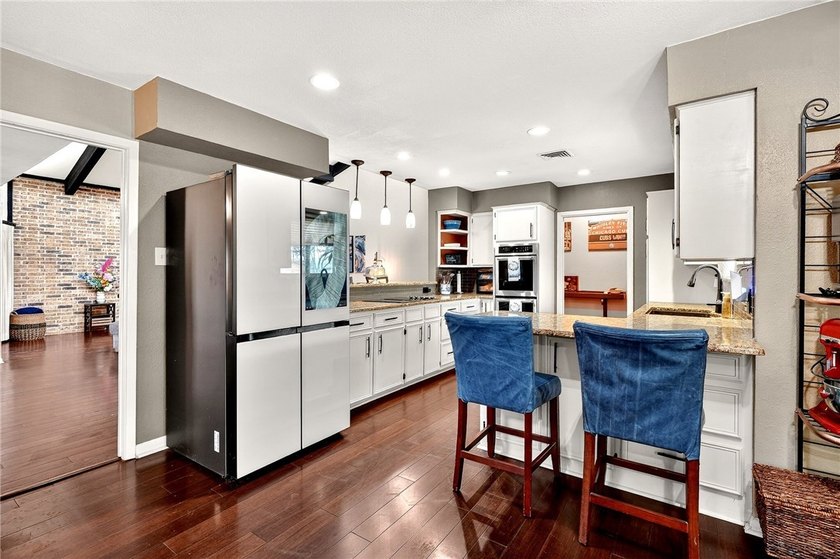 Open House Sun., June 14th from 1 to 3! Nestled in the desirable - photo 14