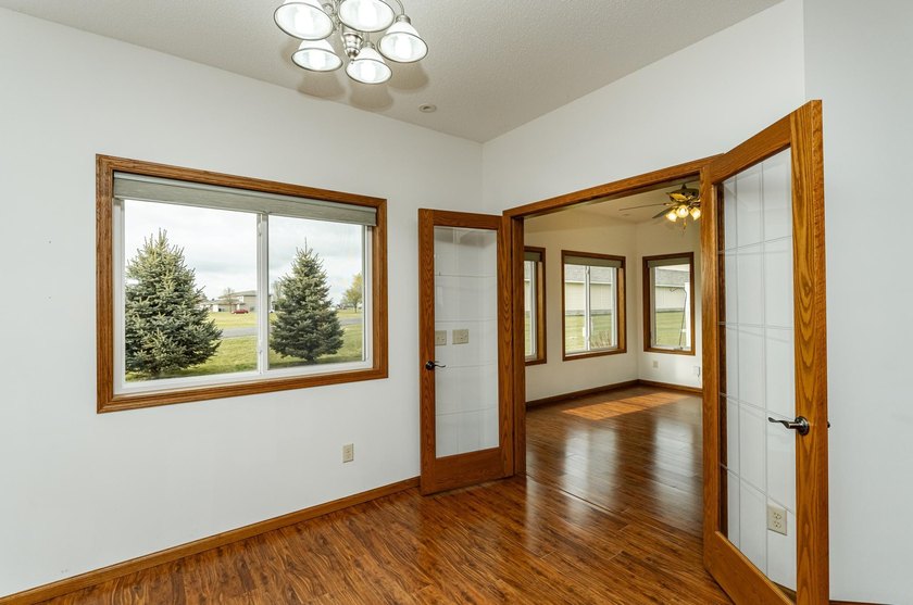 Beautiful townhome with an open floor plan and quality finished - photo 14