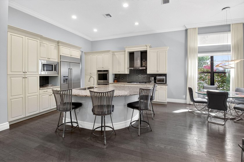 Welcome to Prestigious Seven Bridges. This Vizcaya Model with 5 - photo 18