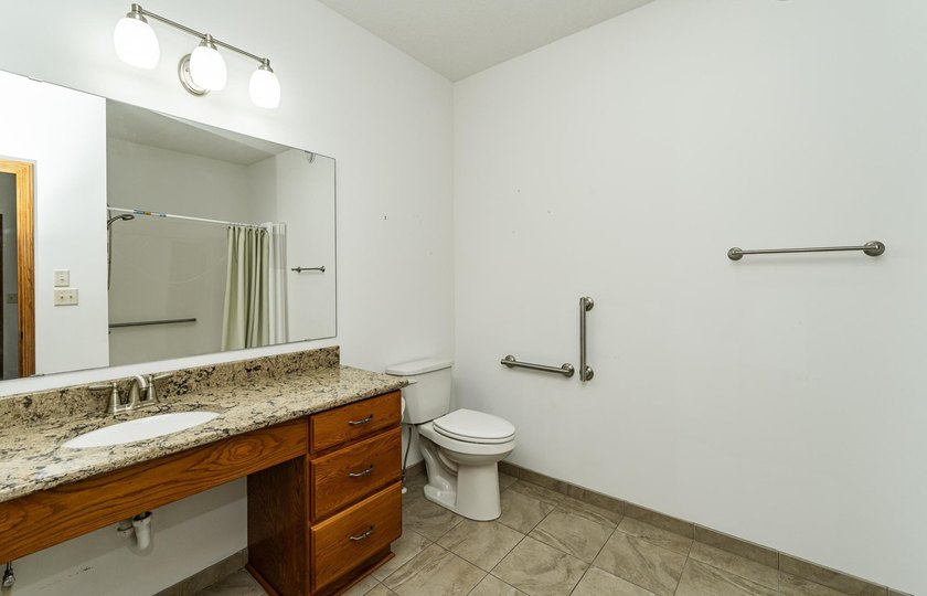 Beautiful townhome with an open floor plan and quality finished - photo 22
