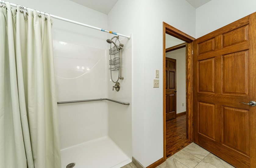 Beautiful townhome with an open floor plan and quality finished - photo 23