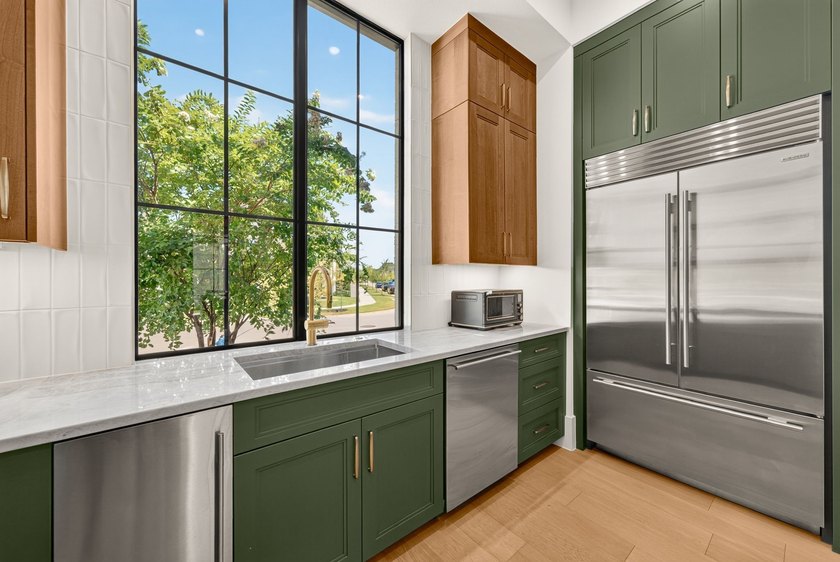 Experience elevated luxury in this gorgeous Huntington custom in - photo 10