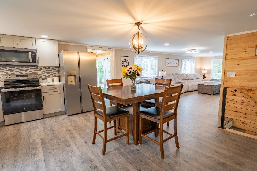 Fully remodeled, modern lake home with 10' lake access - photo 8