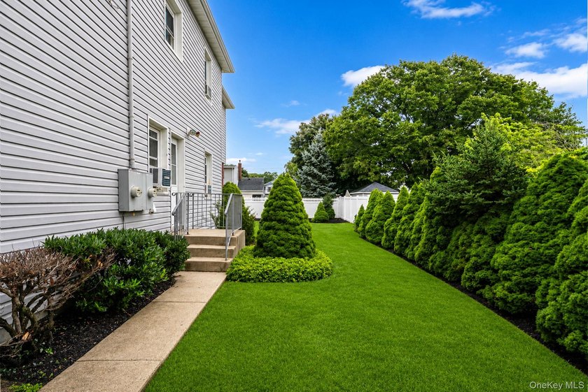 Very Rare Legal Two-Family By CO In The Heart Of West Islip! - photo 4