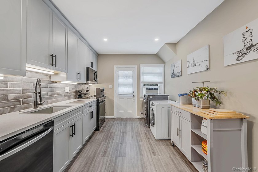 Very Rare Legal Two-Family By CO In The Heart Of West Islip! - photo 5