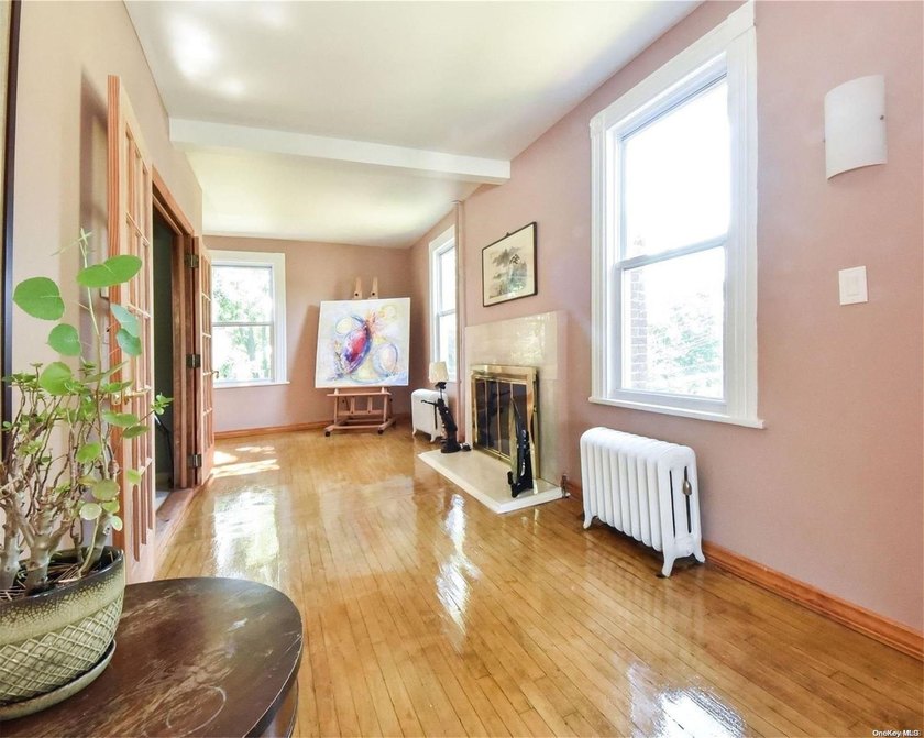 Classic Center Hall Colonial completely renovated. Extra large - photo 21