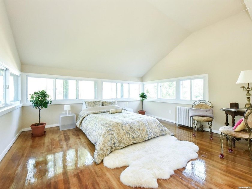 Classic Center Hall Colonial completely renovated. Extra large - photo 22