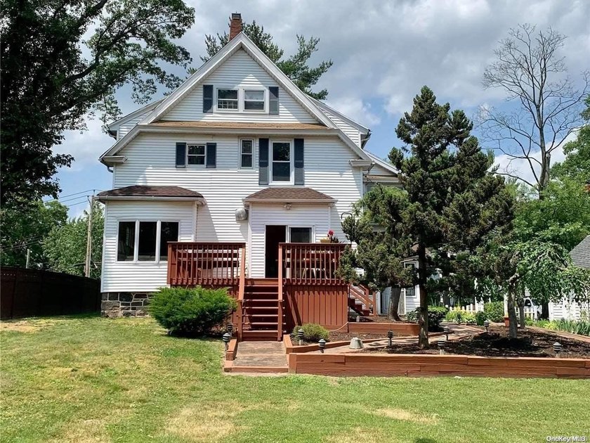 Classic Center Hall Colonial completely renovated. Extra large - photo 33