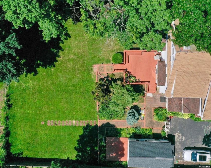 Classic Center Hall Colonial completely renovated. Extra large - photo 34
