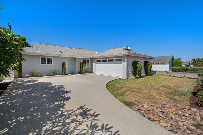 Welcome to 8181 Holland Drive in Huntington Beach's sought-after - photo 2