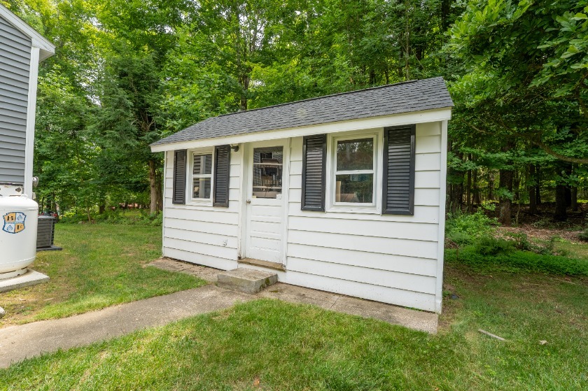 Fully remodeled, modern lake home with 10' lake access - photo 29