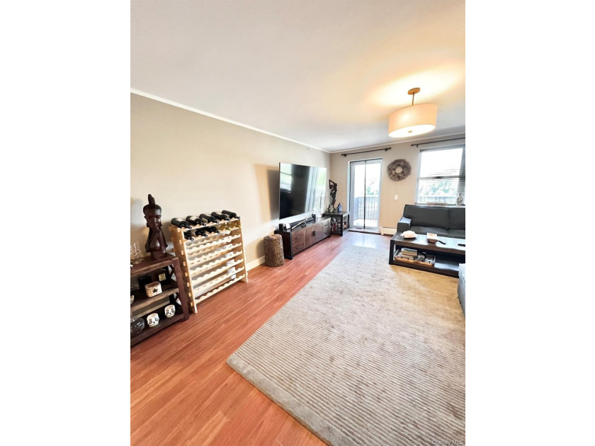 Beautiful 2 Bedroom Condo Just Steps To The Beach. Renovated - photo 3